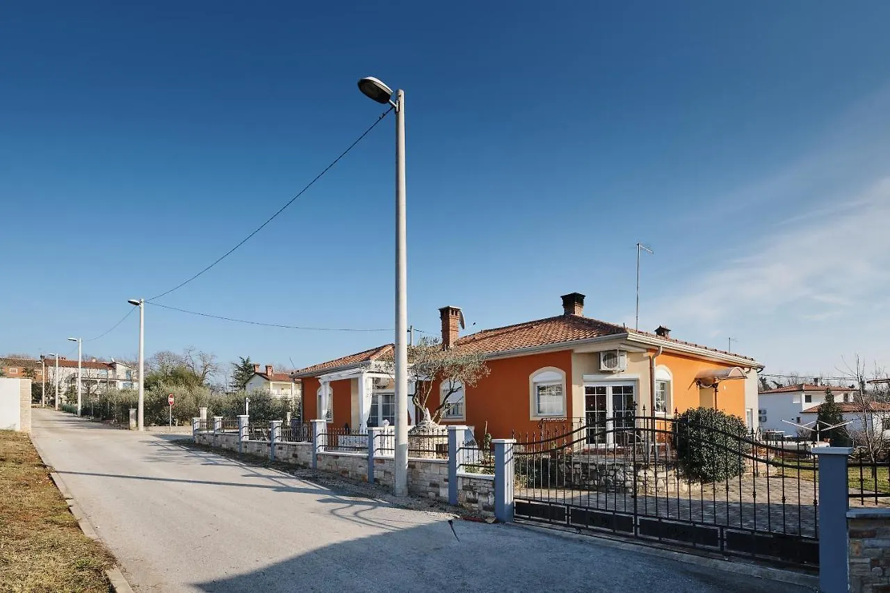Apartment David With Hydromassage Bath Near Umag