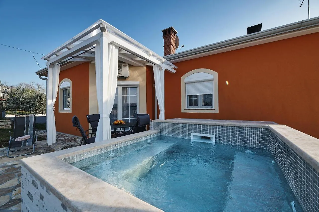 Apartment David With Hydromassage Bath Near Umag