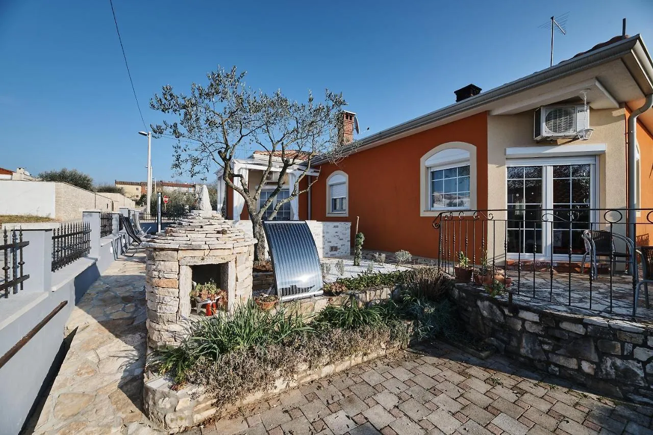 Apartment David With Hydromassage Bath Near Umag